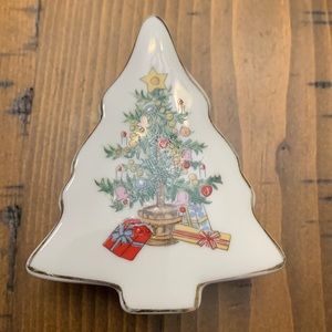 Christmas tree shaped ceramic jewelry box